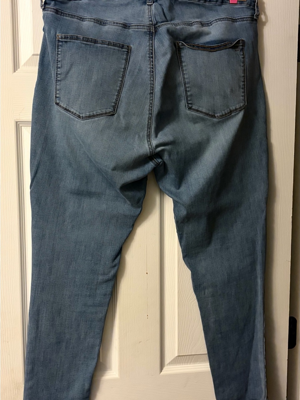 crown & ivy WoMen's Light Blue Slim Straight Jeans inseam 27 1/2”